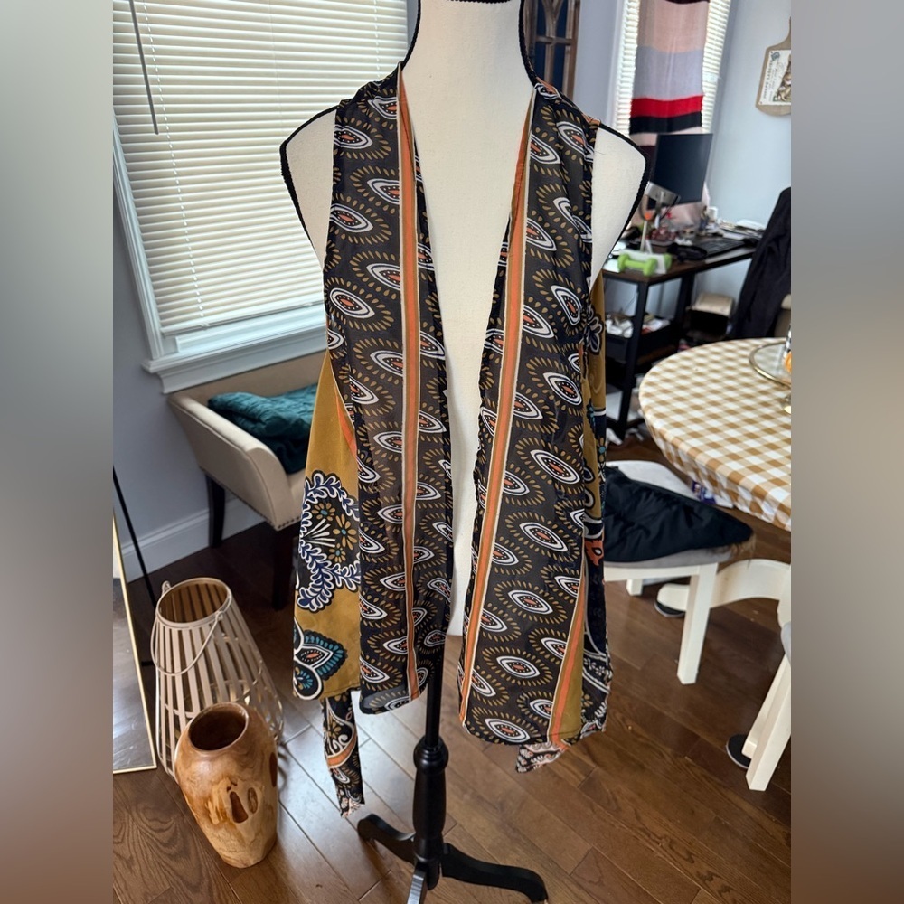 Zoe and Rose Elegant Semi sheer Multicolor Patterned Vest\Cardigan